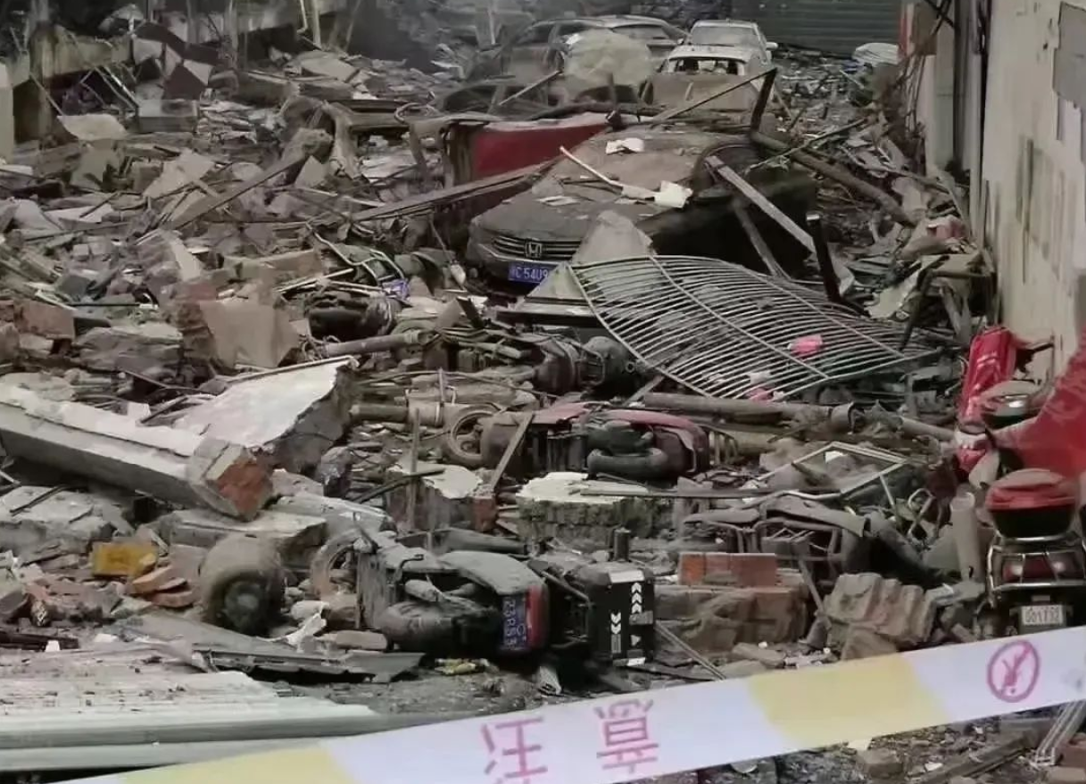 湖北十堰爆炸事故图片